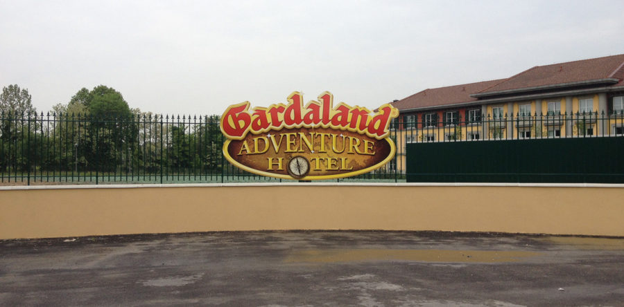 Insegna sagomata in alluminio