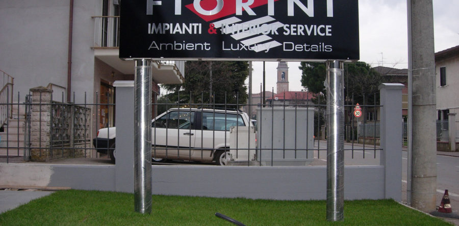 Insegna in metallo cromato